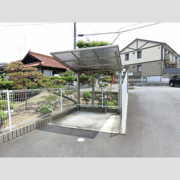 現地周辺 (駐輪場)