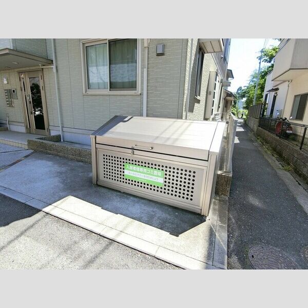 現地周辺 (ゴミBOX)