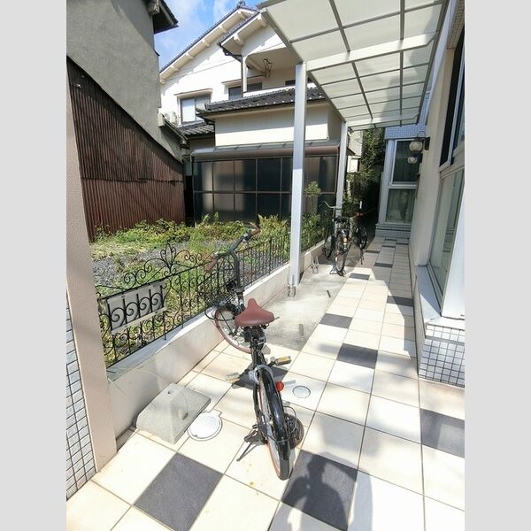 現地周辺 (駐輪スペース)