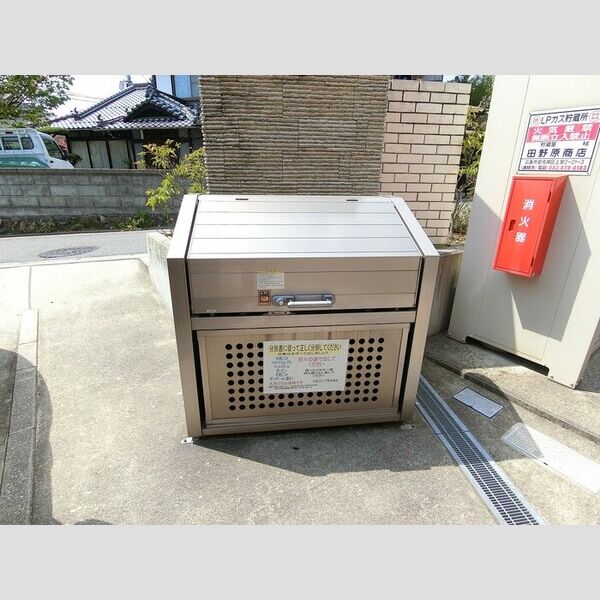 現地周辺 (ごみBOX)