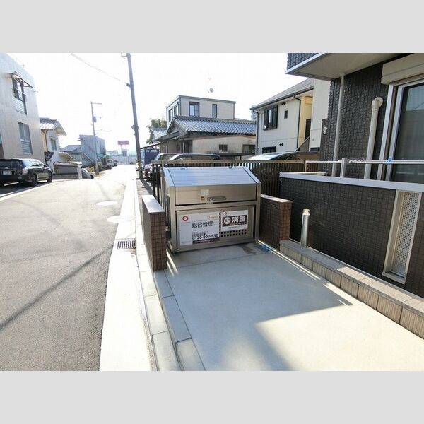 現地周辺 (ゴミBOX)