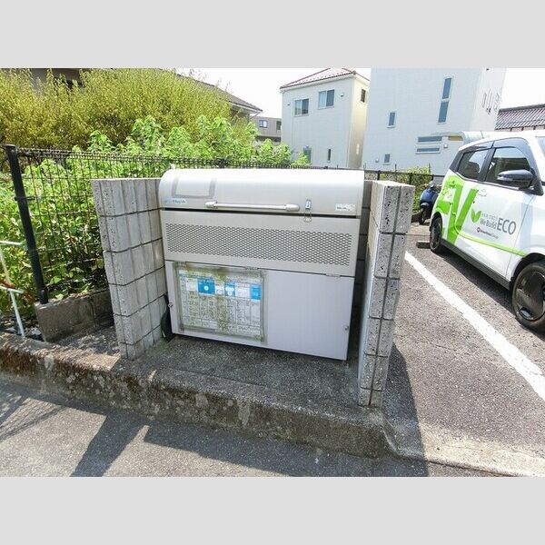 現地周辺 (ゴミBOX)