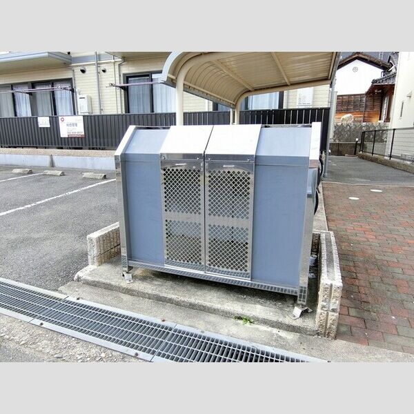 現地周辺 (ゴミBOX)