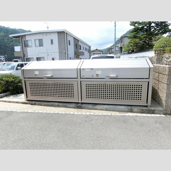 現地周辺 (ゴミBOX)