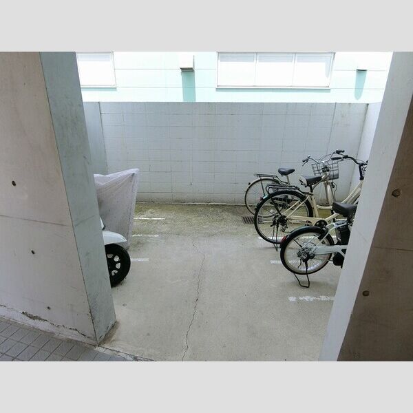 現地周辺 (駐輪場)