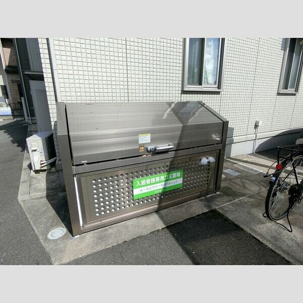 現地周辺 (ごみBOX)