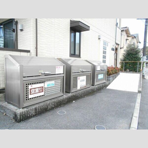 現地周辺 (ゴミBOX)