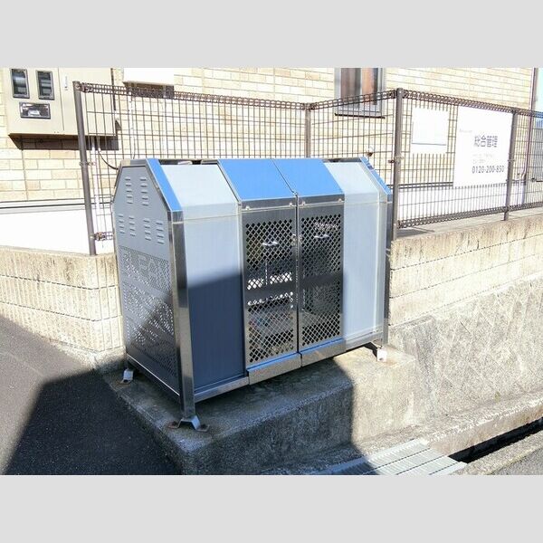 現地周辺 (ゴミBOX)