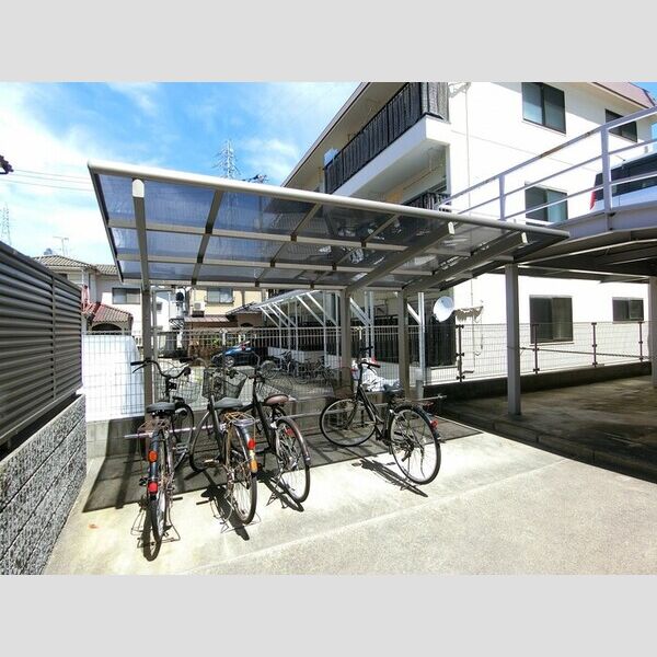 現地周辺 (駐輪場)