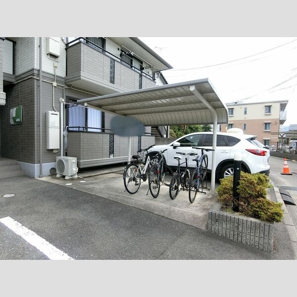 現地周辺 (駐輪場)