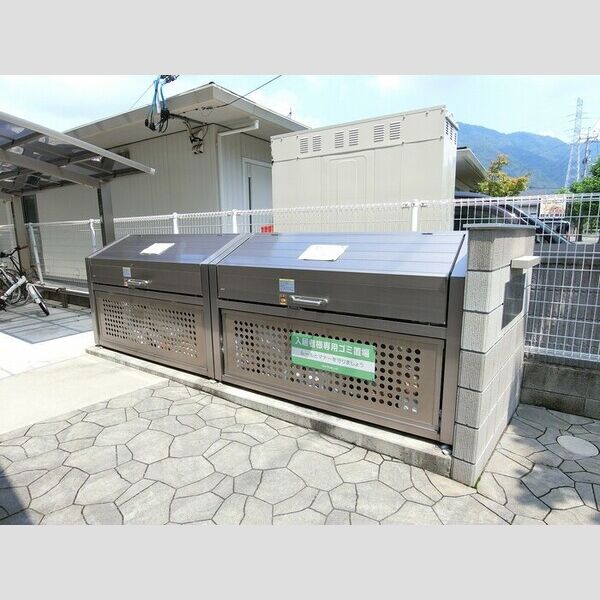 現地周辺 (ゴミBOX)