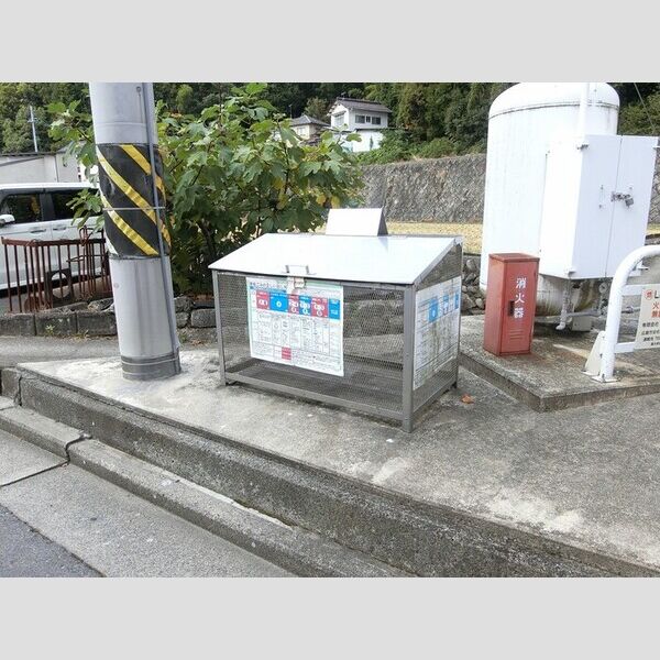 現地周辺 (ゴミBOX)