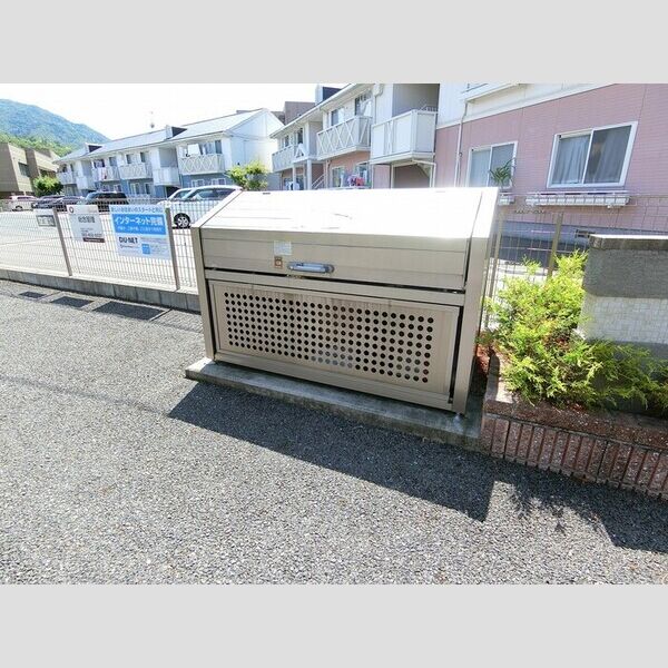 現地周辺 (ゴミBOX)