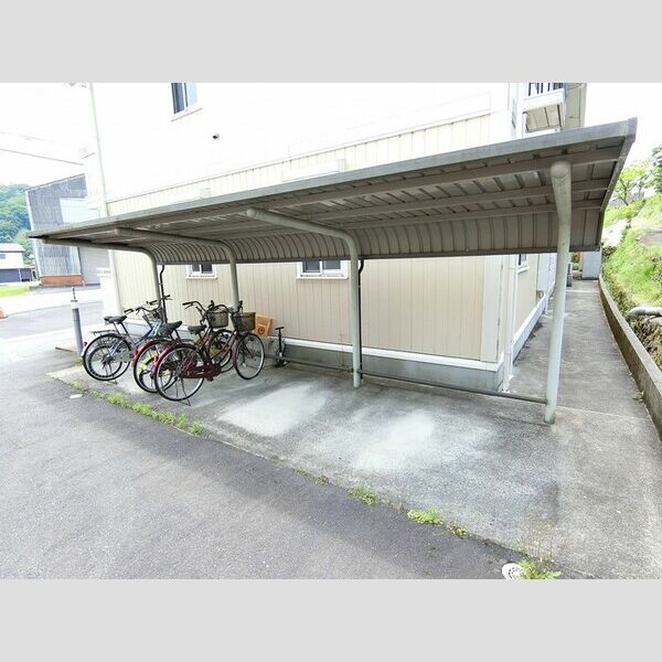 現地周辺 (駐輪場)