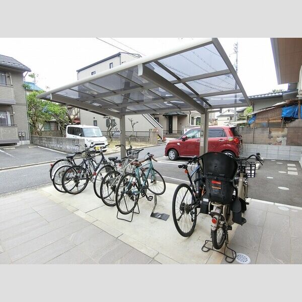 現地周辺 (駐輪場)