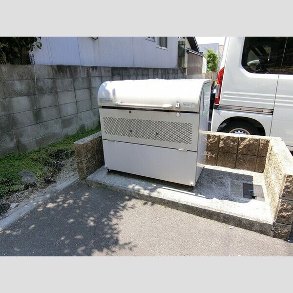 現地周辺 (ゴミBOX)