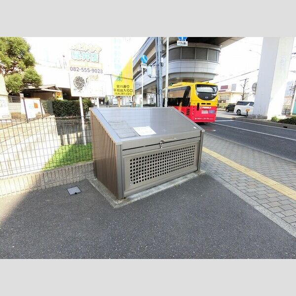 現地周辺 (ゴミBOX)