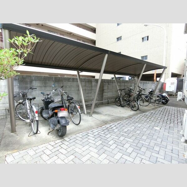 現地周辺 (駐輪場)