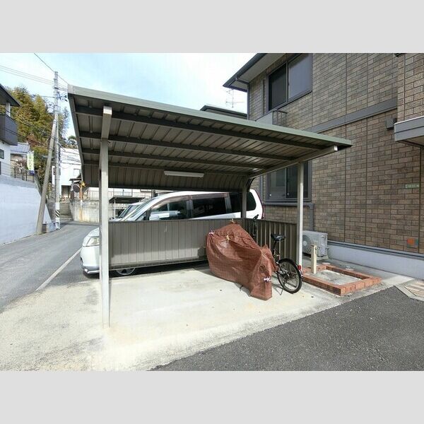 現地周辺 (駐輪場)