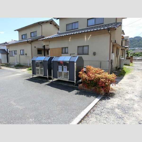 現地周辺 (ゴミ置き場)