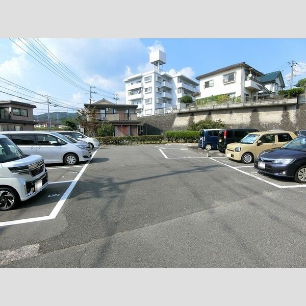 駐車場 (西側駐車場)