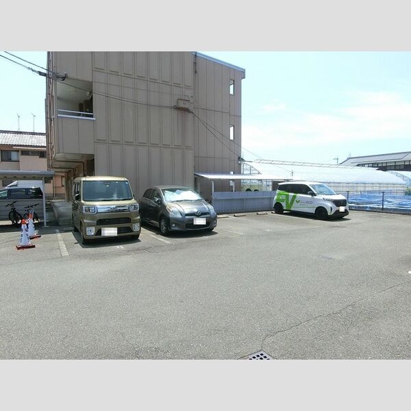 駐車場 (南側駐車場)