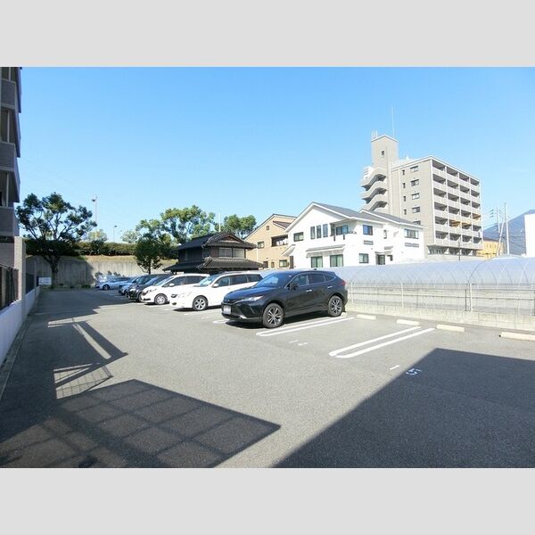 駐車場 (駐車場)