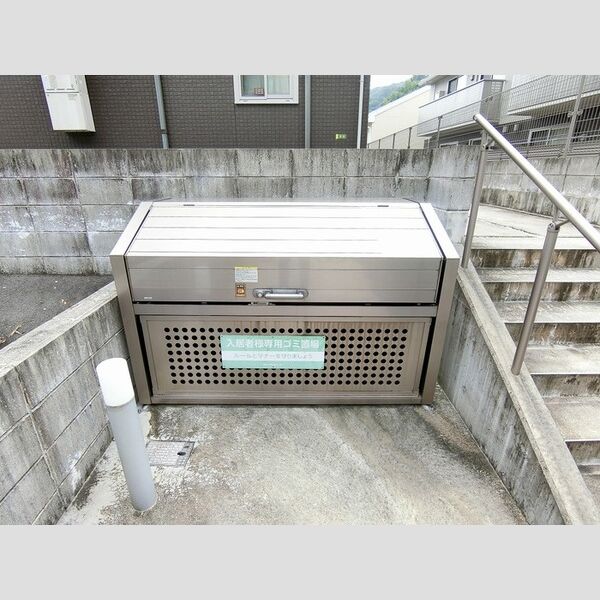 現地周辺 (ゴミ置き場)