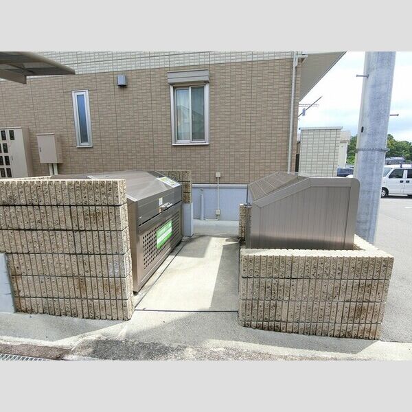 現地周辺 (ゴミBOX)