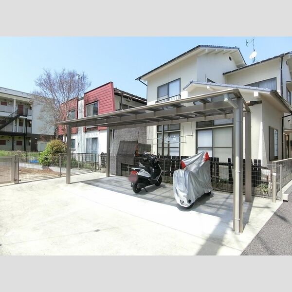 現地周辺 (バイク置場)