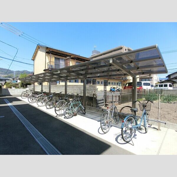 現地周辺 (駐輪場)