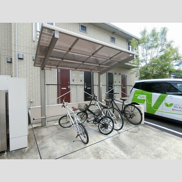 現地周辺 (駐輪場)