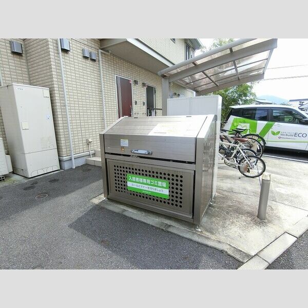 現地周辺 (ゴミBOX)