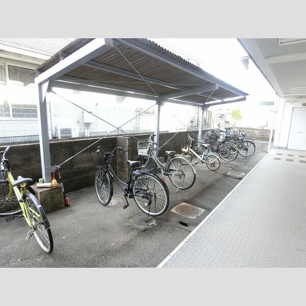 現地周辺 (駐輪場)