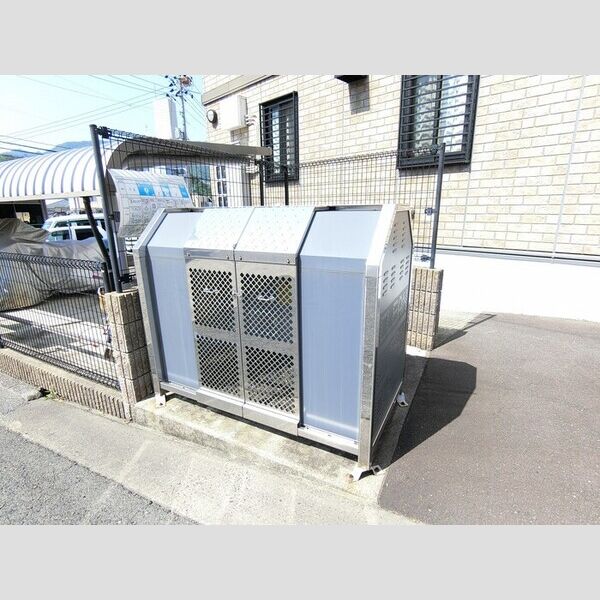 現地周辺 (ゴミBOX)