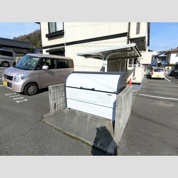 現地周辺 (ゴミBOX)