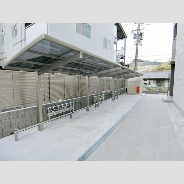 現地周辺 (駐輪場)