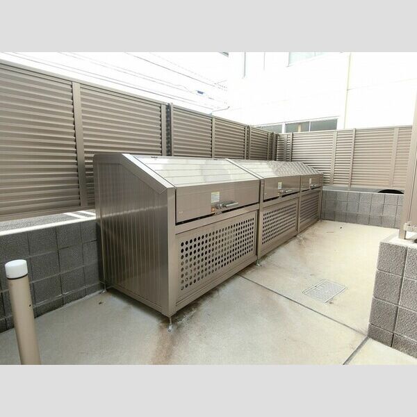 現地周辺 (ゴミBOX)