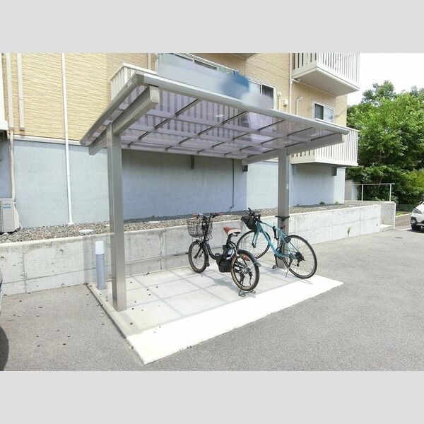 現地周辺 (駐輪場)