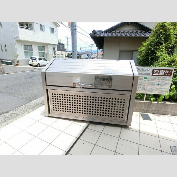 現地周辺 (ゴミBOX)