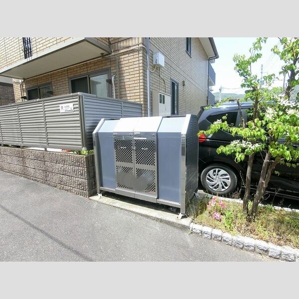 現地周辺 (ごみBOX)