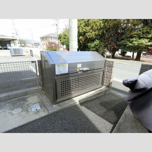 現地周辺 (ごみBOX)