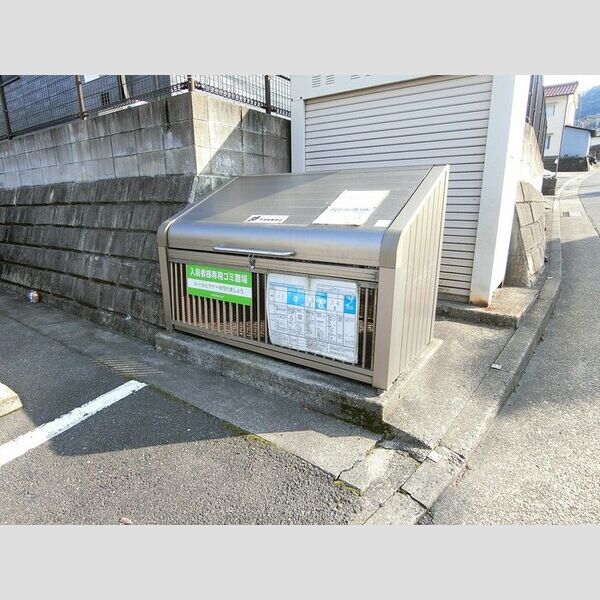 現地周辺 (ゴミBOX)