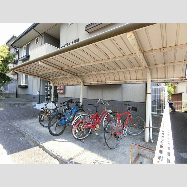 現地周辺 (駐輪場)