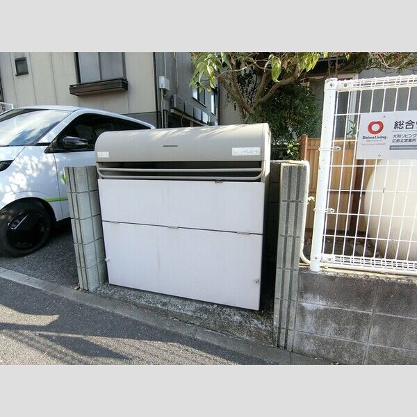 現地周辺 (ゴミBOX)