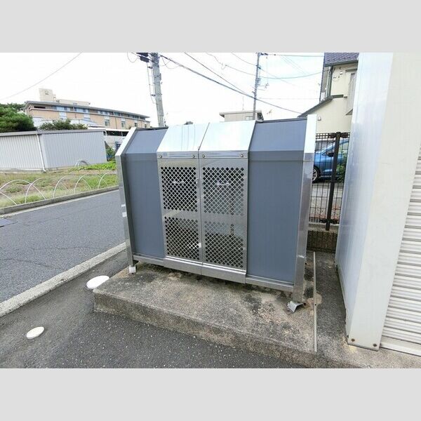 現地周辺 (ゴミBOX)