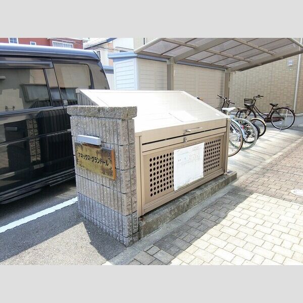 現地周辺 (ゴミBOX)