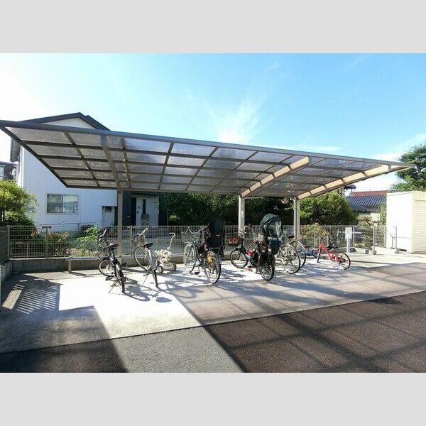 現地周辺 (駐輪場)