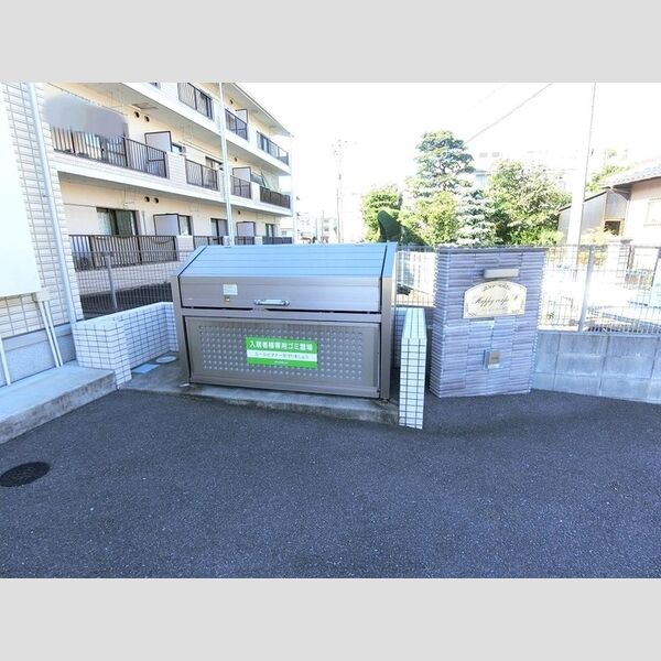 現地周辺 (ゴミBOX)