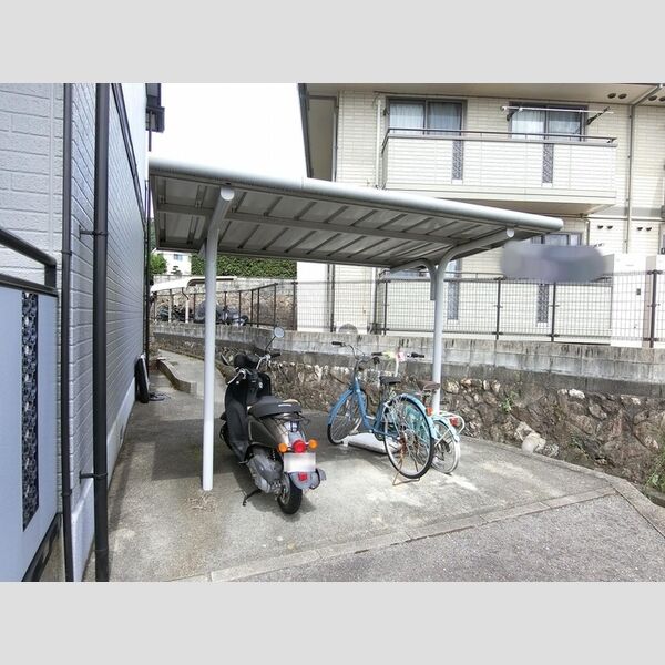 現地周辺 (駐輪場)